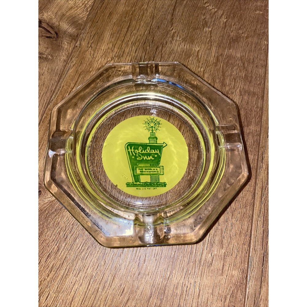 HOLIDAY‎ INN Glass Ashtray Yellow and Green World's Innkeeper Hotel Sign Vintage
